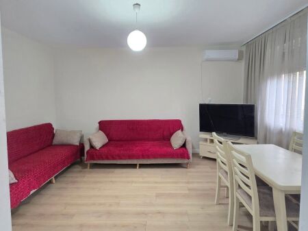 JEPET ME QERA :  Apartament 1+1/ Porcelan/Prane universitetit Europian