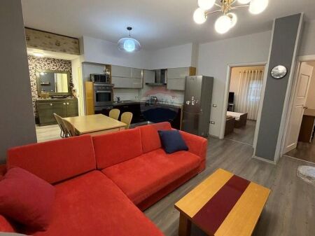 Shitet Apartament 2+1 i mobiluar ne Fresk (530581008-70)