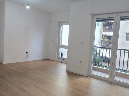 🔥AMBIENT ME QIRA PËR ZYRA+POST PARKIMI