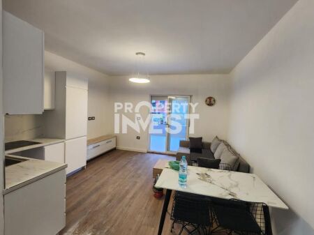 Appartamento 1+1 in vendita a Komuna e Parisit