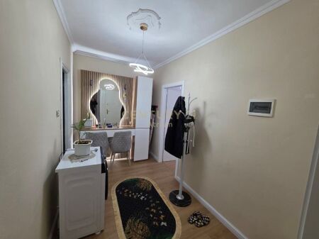 Shitet apartament 1+1 në zonën e Porcelanit, pas U.E.T.