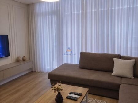 AFFITTASI DUPLEX 2+1 "PIAZZA SKEDERBEJ" 1500 EURO TRATTABILI