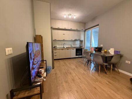 Jepet me qera apartamenti 1+1 te 21 Dhjetori