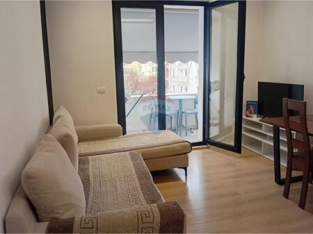 Shitet apartament tek hotel Colosseo