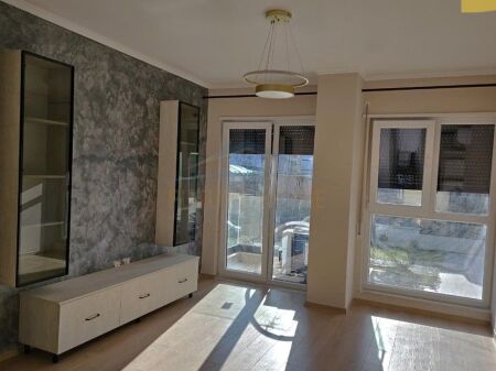 Shitet, Apartament 1+1, Rruga Jordan Misja, Tiranë.