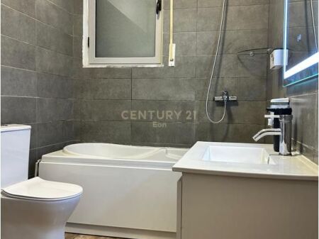 SHITET APARTAMENT 2+1+2 TEK ISH URT NE DURRES