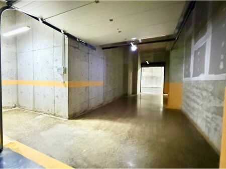 🚗 WAREHOUSE / SPACE FOR PARKING SPOTS – Square 21 Rruga e Kavajes