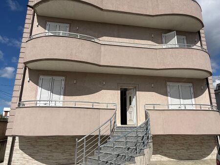 🏡 Shitet Vilë 4-katëshe në zonën e Bathores