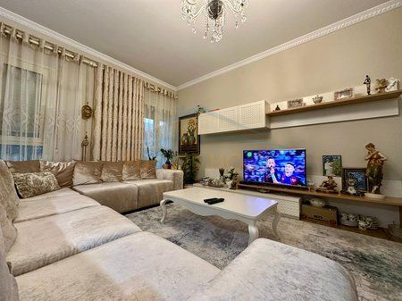 Shitet, Apartament 3+1+2, Liqeni i Thatë, Tiranë.