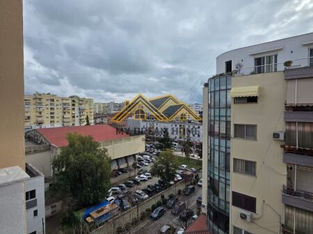 SHITET APARTAMENT 2+1+2 NE QENDER DURRES!