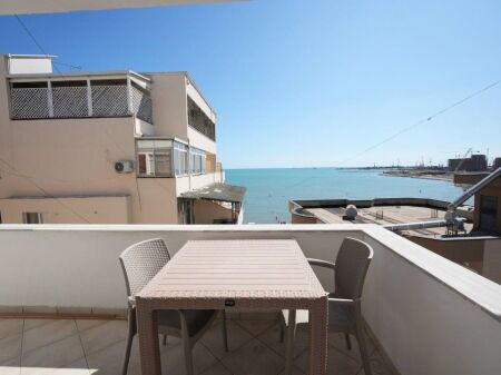 AFFITTASI SUPER APPARTAMENTO 1+1 CON VISTA MARE SULLA SPIAGGIA DI DURRES