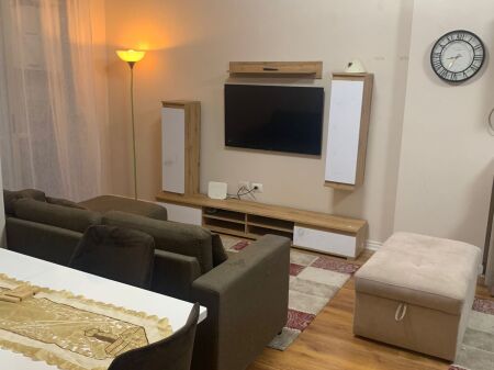 Jepet me qira 2+1 Rr.Eduart Mano Kompleksi Xhillari 550€