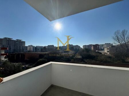 Jepet me qera apartament 2+1+depo ne Plazh Hekurudha, Durres!