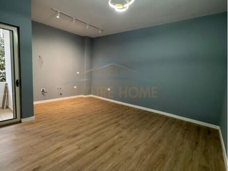 Shitet, Apartament 2+1,Fresk, Tirane