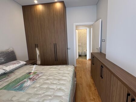 Apartament 1+1+Post Parkimi, prane Vasil Shantos!
