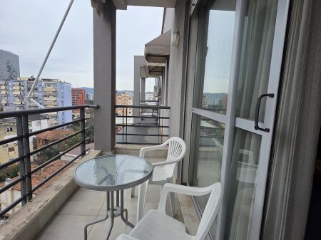 apartament 1+1 pazari i ri jepet dhe per bnb