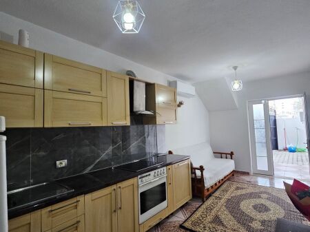 🏠 Shtepi private : 1+1+guzhinë më vete (450 euro/ Muaj)* 📍 *Jordan Misja - mes Don Boskos & Blv te Ri* - e mobiluar totalisht  -Sip Totale : 70 m2