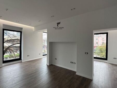 UFFICIO IN AFFITTO 76 M2 CENTRO 150.000 LEKE