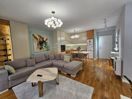 Qera,Apartament 1+1 tek Rruga e Barrikadave!