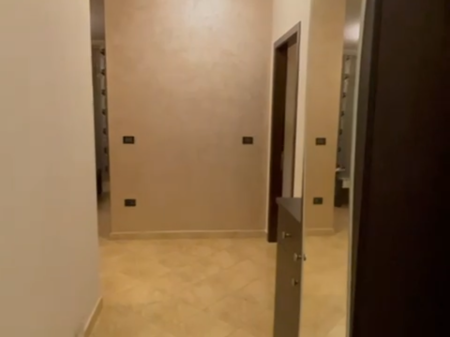 Appartamento 2+1, Xhamllik!