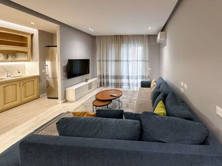 Apartament 2+1+2 me parkim,shitje te Rruga e Barrikadave