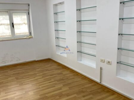 LOCALE IN AFFITTO 120 M² "DIETRO IL MUSEO NAZIONALE" 140.000 LEK