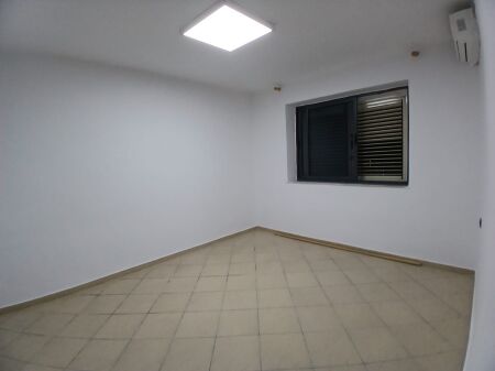 Jepet Me Qera Apartament 1+1+1 Ballkon
