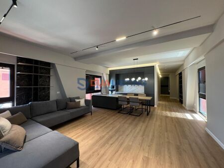 Luxury 2+1 apartment for sale at Garden Building, Kavajes Street! 168 m2