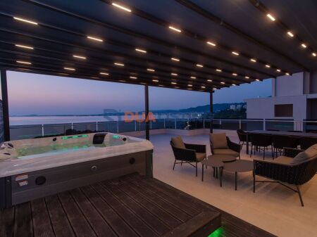 Vendiamo Penthouse Iconico con Veranda Panoramica, Vlore Vita di Lusso sopra il Nostro Mare, Vlore