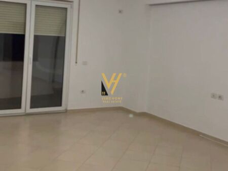 UFFICIO 130 M2 IN AFFITTO IN VIA 5 MAJI 50.000 LEKE