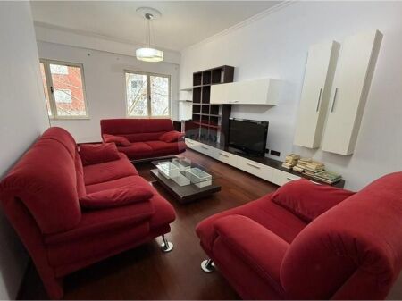 VENDESI APPARTAMENTO 2+1+2 IN VIA DEI COSOVARI