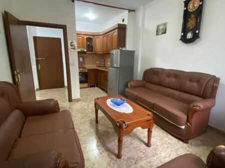 Appartamento 1+1 in affitto a Komuna Parisit