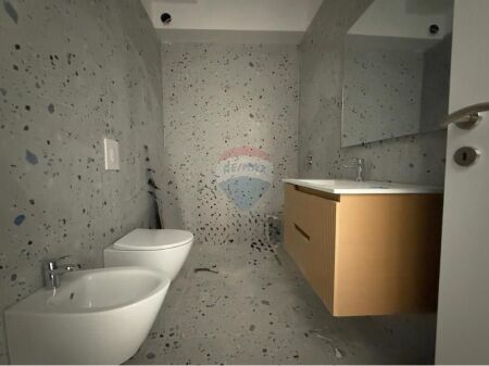 Apartament - Për Shitje - Shkolla e Bashkuar, Tiranë