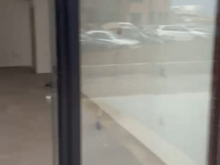 Locale commerciale in affitto Via Fejzi Hizmo!