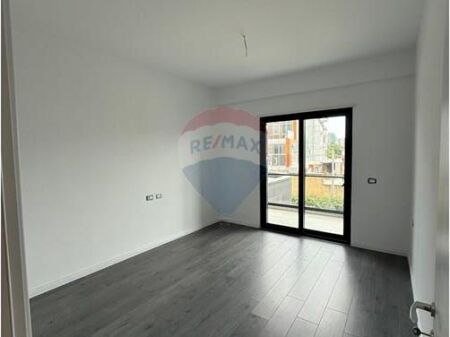 Shiten dy apartamente (1+1) Kompleksi Oasis Fusha e Aviacionit