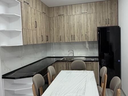 Qera: Apartament 3+1+2 i mobiluar Cmimi 650 euro Ish Dogana