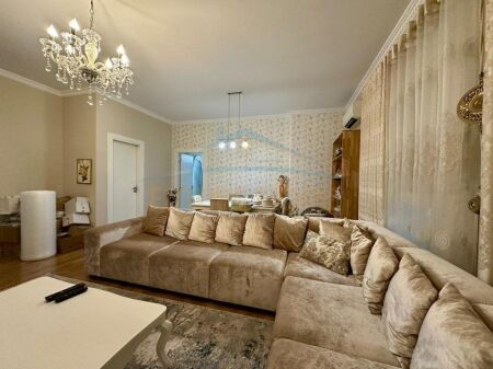 Shitet, Apartament 3+1+2, Liqeni i Thatë, Tiranë.