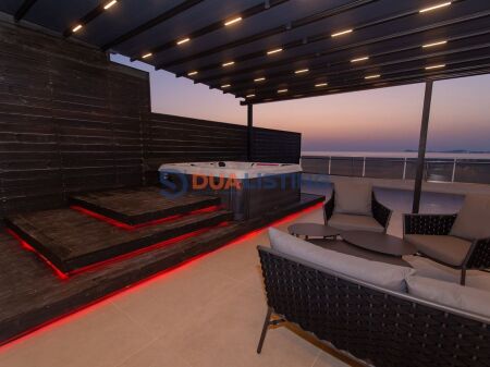 Shesim Penthouse Ikonik me Verandë Panoramike , Vlore Jetë Luksi mbi Detin Jon, Vlorë