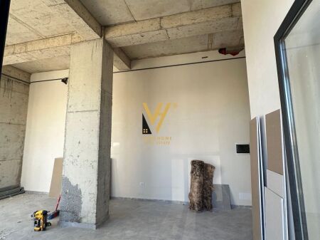 AFFITTASI NEGOZIO 60 M2 A KOM.JOLLA, ASTIR 65.000 LEKE