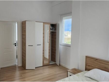 Vilë me qira prane TEG