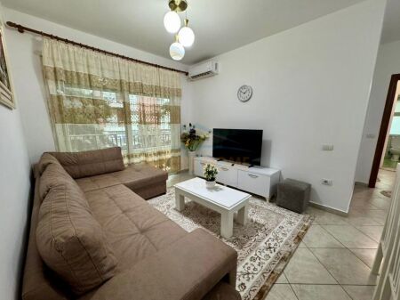 Qera, Apartament 2+1+2, Rruga 5 Maji, Tirane