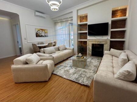 Shitet, Apartament 2+1+2, Liqeni i Thatë, Tiranë.