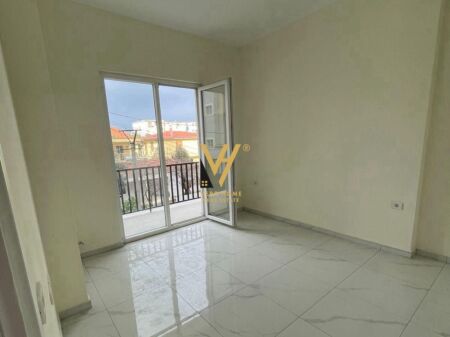 JEPET APARTAMENT 1+1 ME QERA TE BULEVARDI BLU, KAMEZ 35.000 LEKE