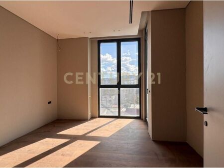 Jepet me qira ambient per zyra prane Ish Parkut! 1,500 € /Muaj