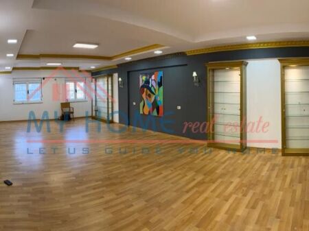 Locale Commerciale in Affitto Centro Tirana