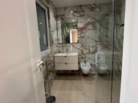 JEPET APARTAMENT 3+1 ME QIRA TEK LIQENI I THATE