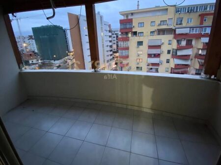 Vendesi in vendita 2 + 1 vicino al Complesso Molla Astir