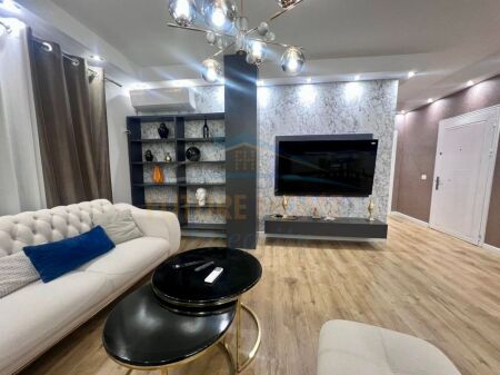 Qera, Apartament 2+1+2+Verandë, Kopshti Botanik, Tiranë.