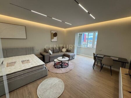 VIA BARRICATE, VENDIAMO MONOLOCALE