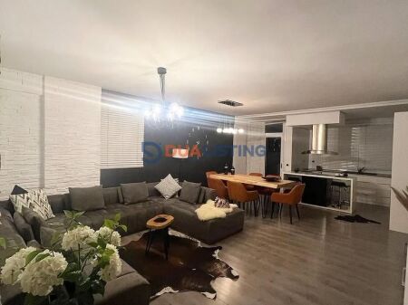 We offer for rent a 2+1 apartment at the Paris Commune!